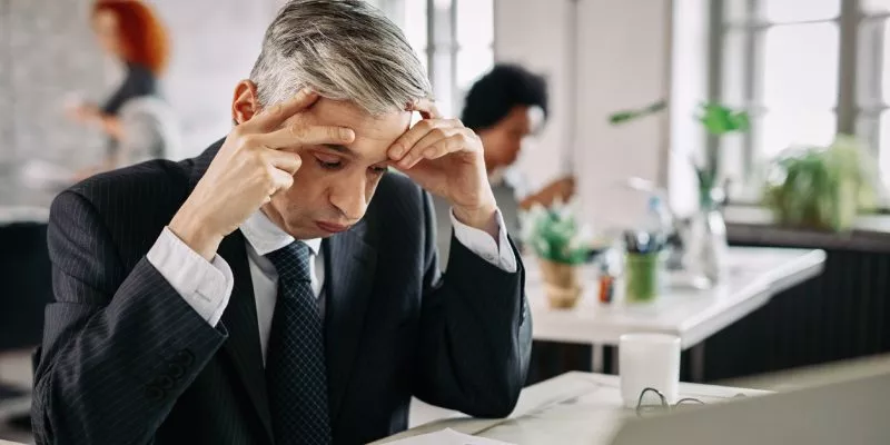 Lee más sobre el artículo Suspenden a abogado que insultó a cliente al exigirle pago por su gestión